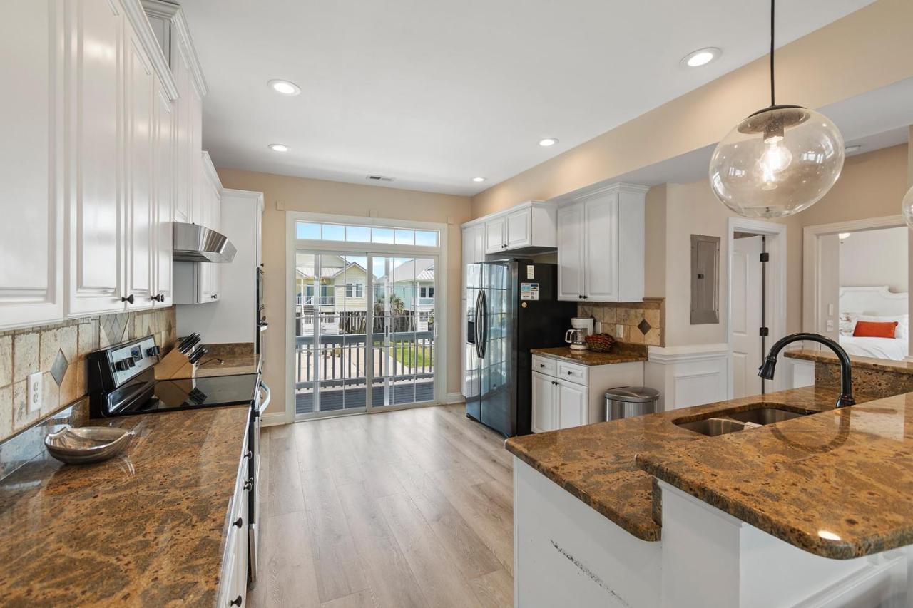 Nirvana Oak Island Exterior photo