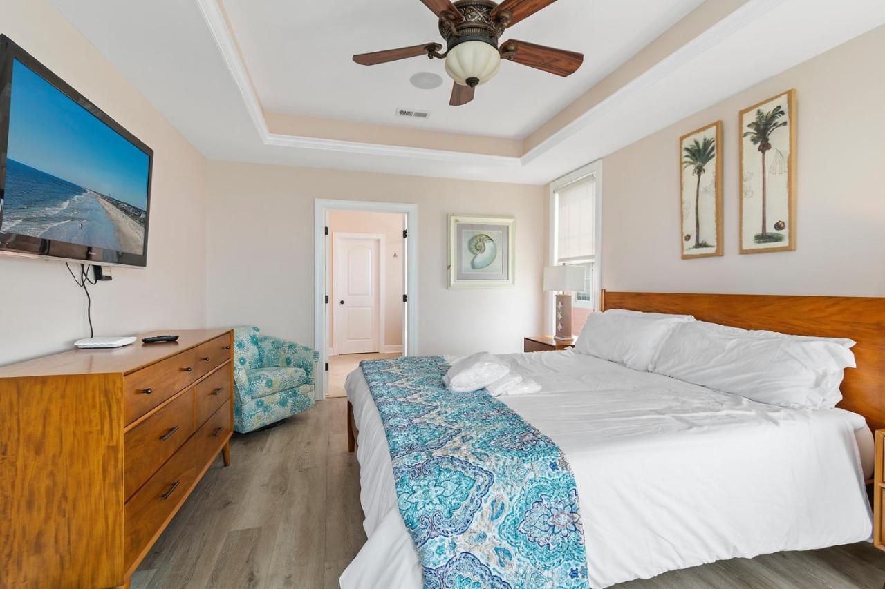 Nirvana Oak Island Exterior photo