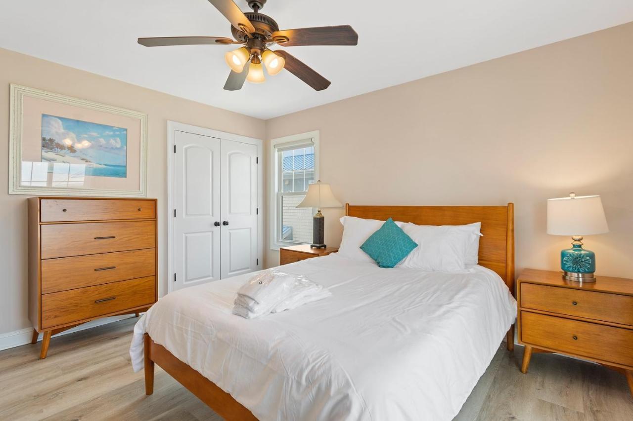 Nirvana Oak Island Exterior photo